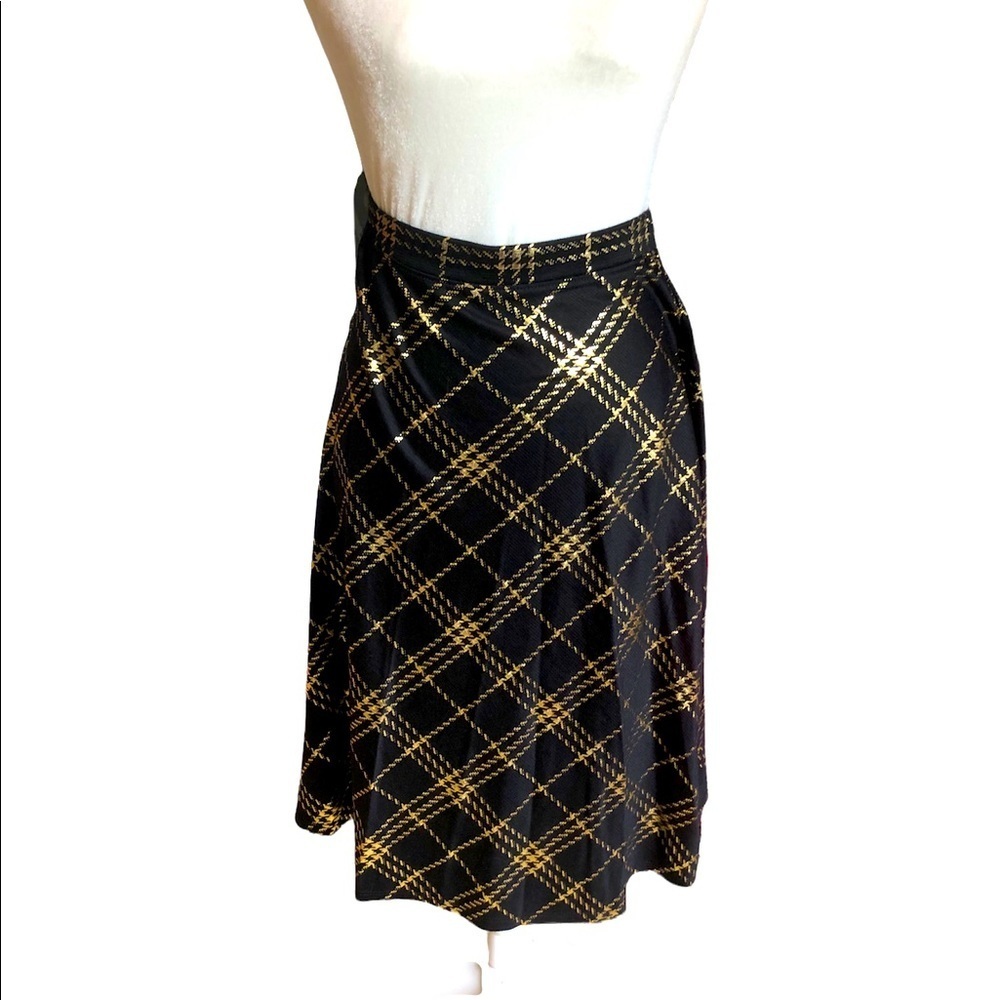 🇺🇸  BUNDLE ONLY - 5/$15 Laura Ashley Black & Gold Pleated Skirt Medium Petite